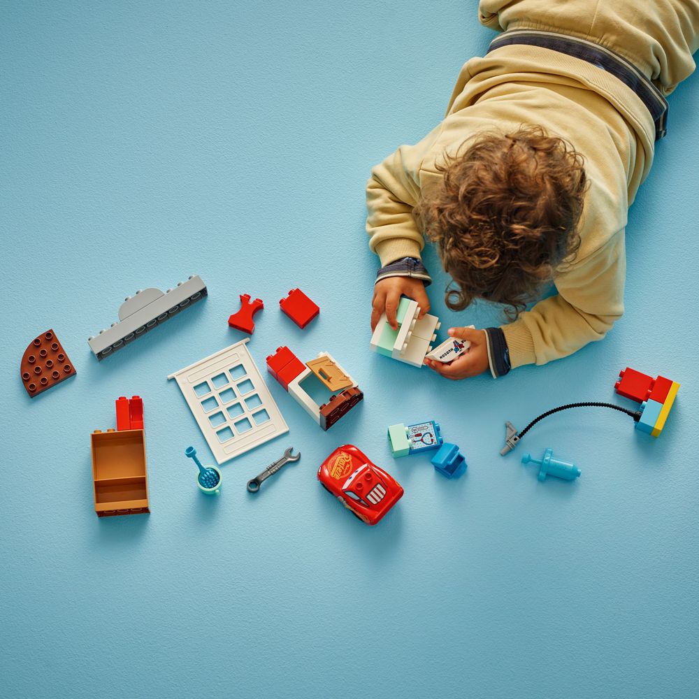 McQueen's Visit to Doc's Garage LEGO 10456