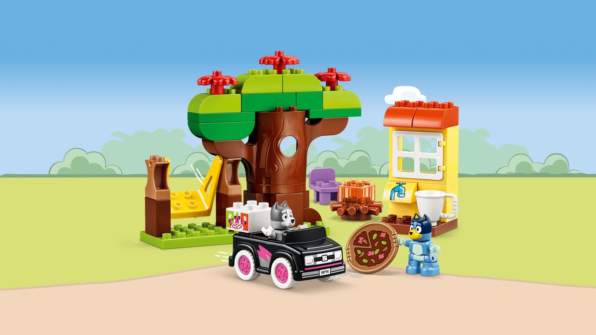 Pizza Girls with Muffin and Bluey LEGO 10469
