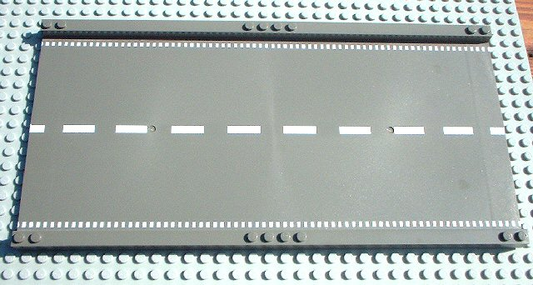 30401px1 | Baseplate, Road 32 x 16 Ramp, Straight with White Center Stripe Pattern | LEGOPART