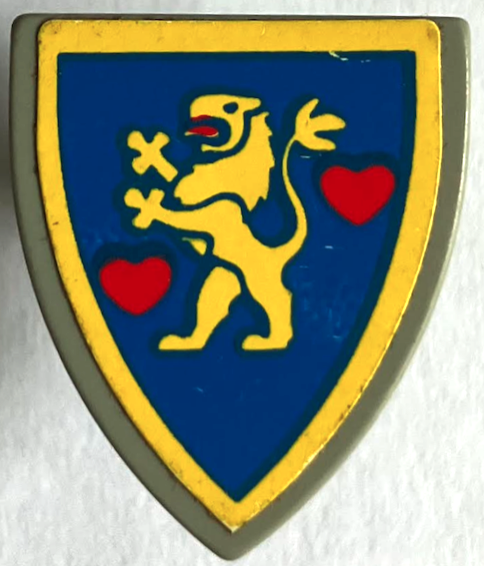 3846pb001 | Minifigure, Shield Triangular Short with Lion Standing Yellow, and 2 Red Hearts Pattern | LEGOPART
