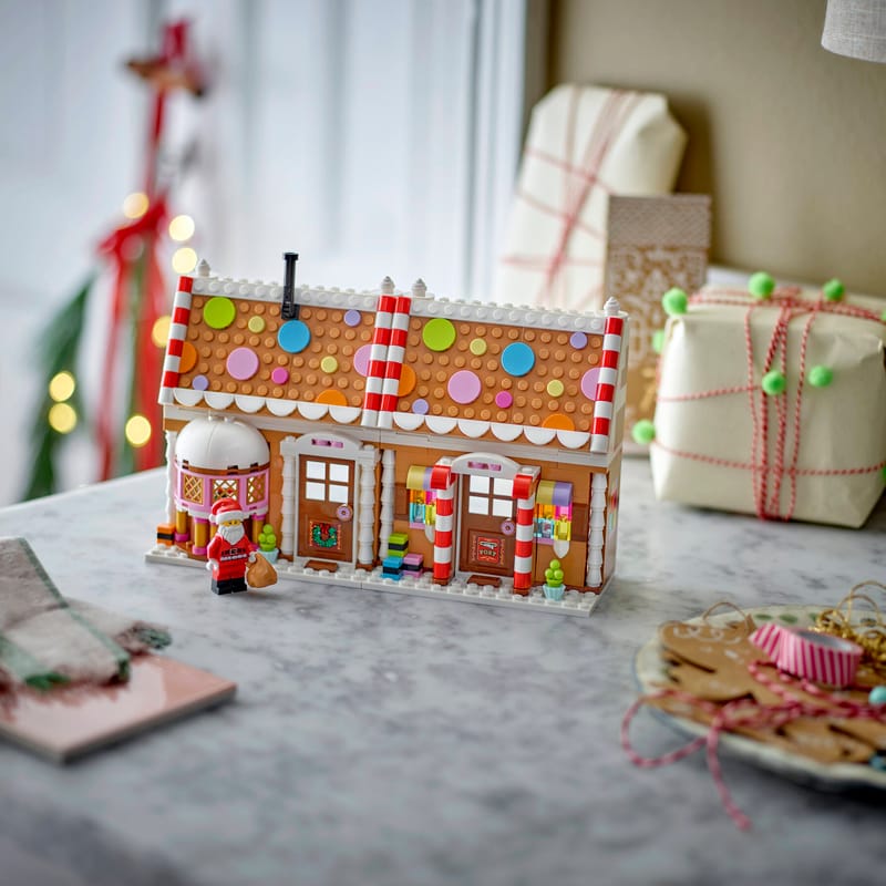 Festive Gingerbread House LEGO 40809