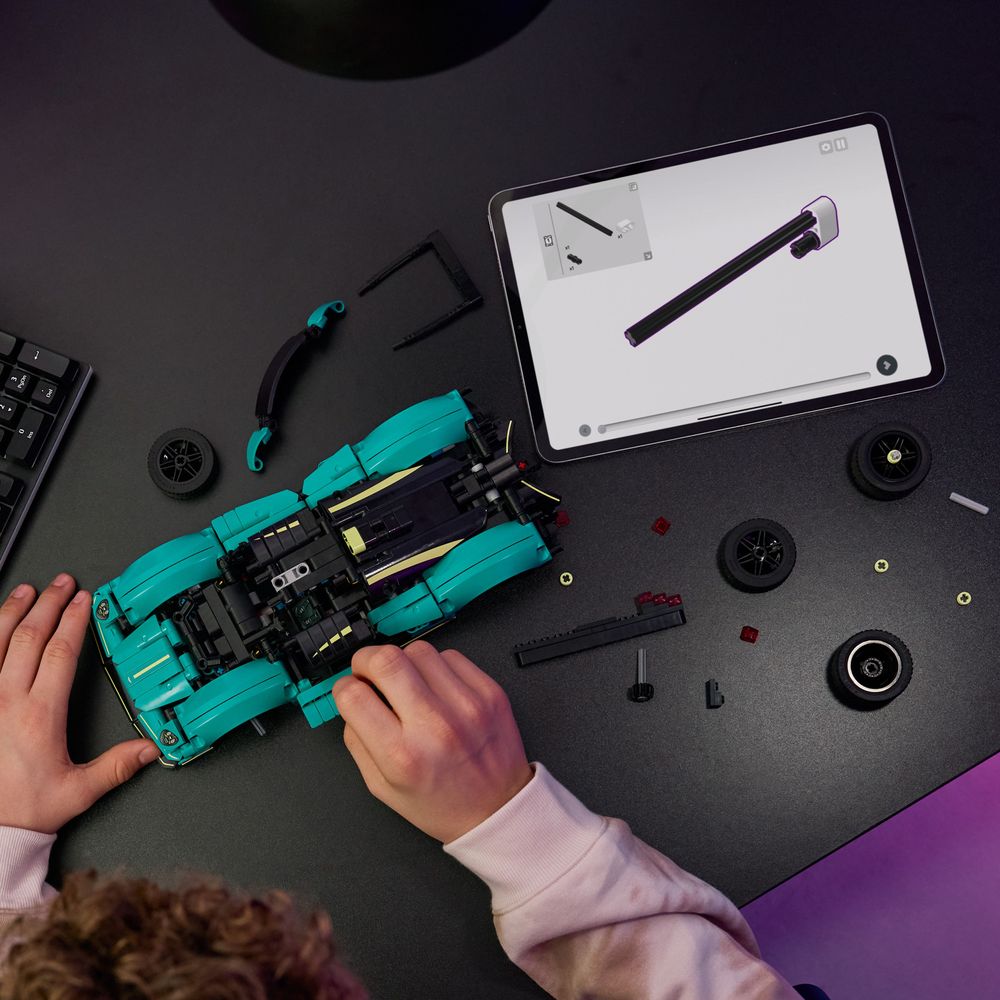 Aston Martin Valkyrie LEGO 42208