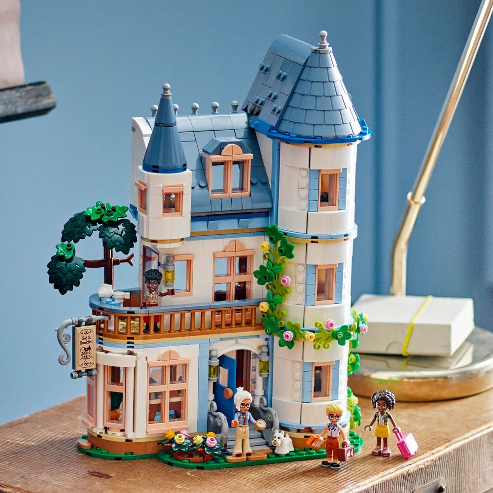 Castle Bed and Breakfast LEGO 42638