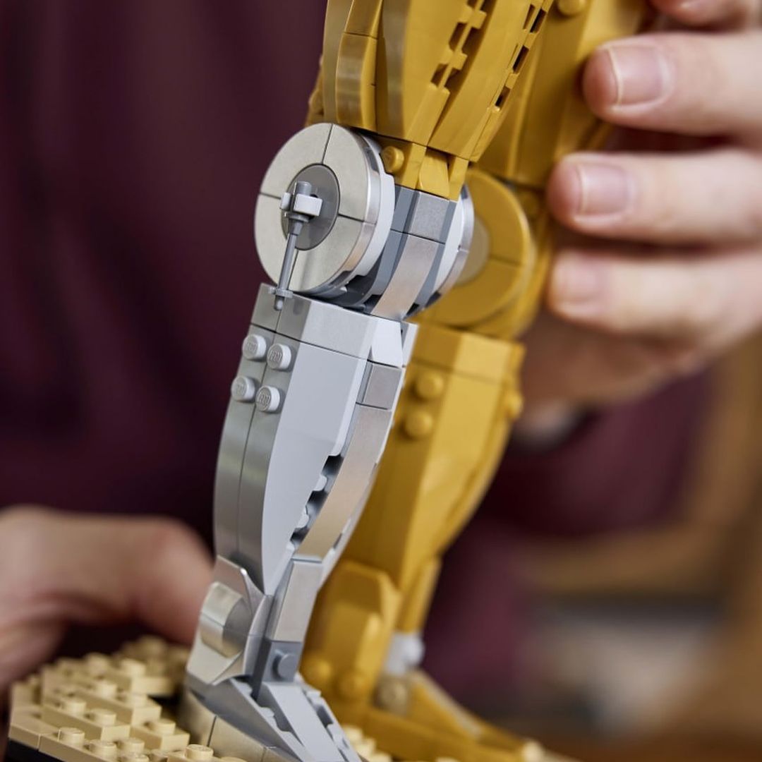 Buildable C-3PO LEGO 75398