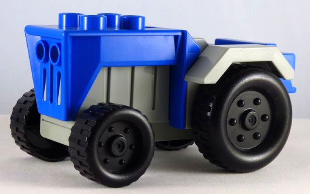 4818c05 | Duplo Farm Tractor with Black Wheels, Light Gray Engine and Fenders, and Light Gray Hitch | LEGOPART