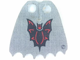 71345 | Minifigure Cape Cloth, Scalloped 6 Points with Black Bat and Copyright Symbol | LEGOPART