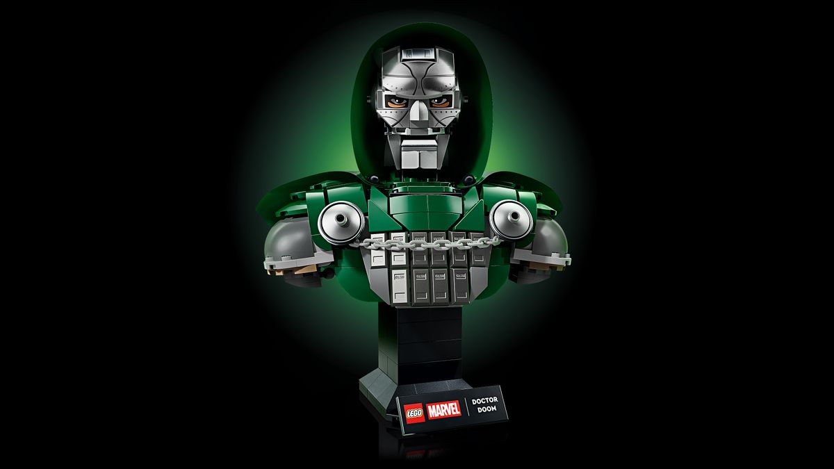 Doctor Doom Bust LEGO 76345