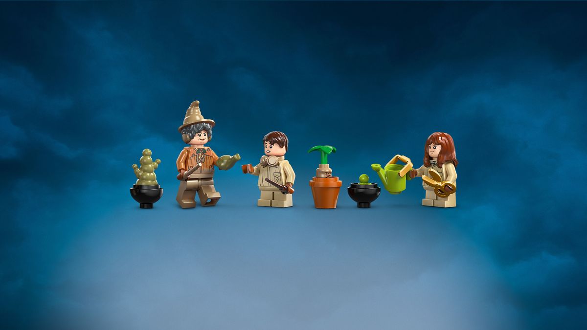 Hogwarts™ Castle: Herbology Class LEGO 76445