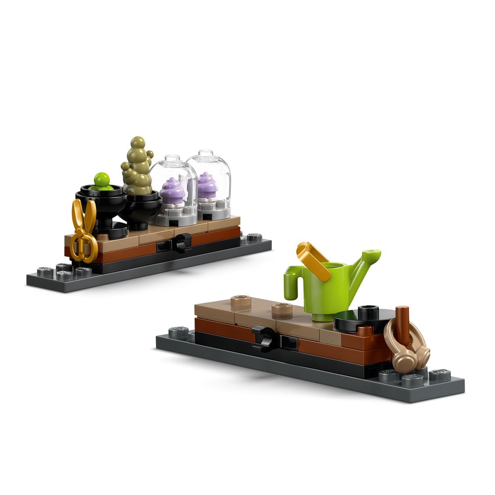 Hogwarts™ Castle: Herbology Class LEGO 76445