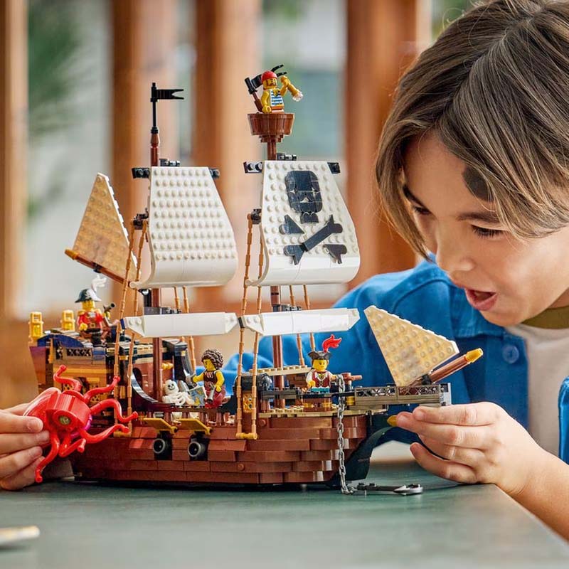 Iconic Pirate Ship LEGO 31387