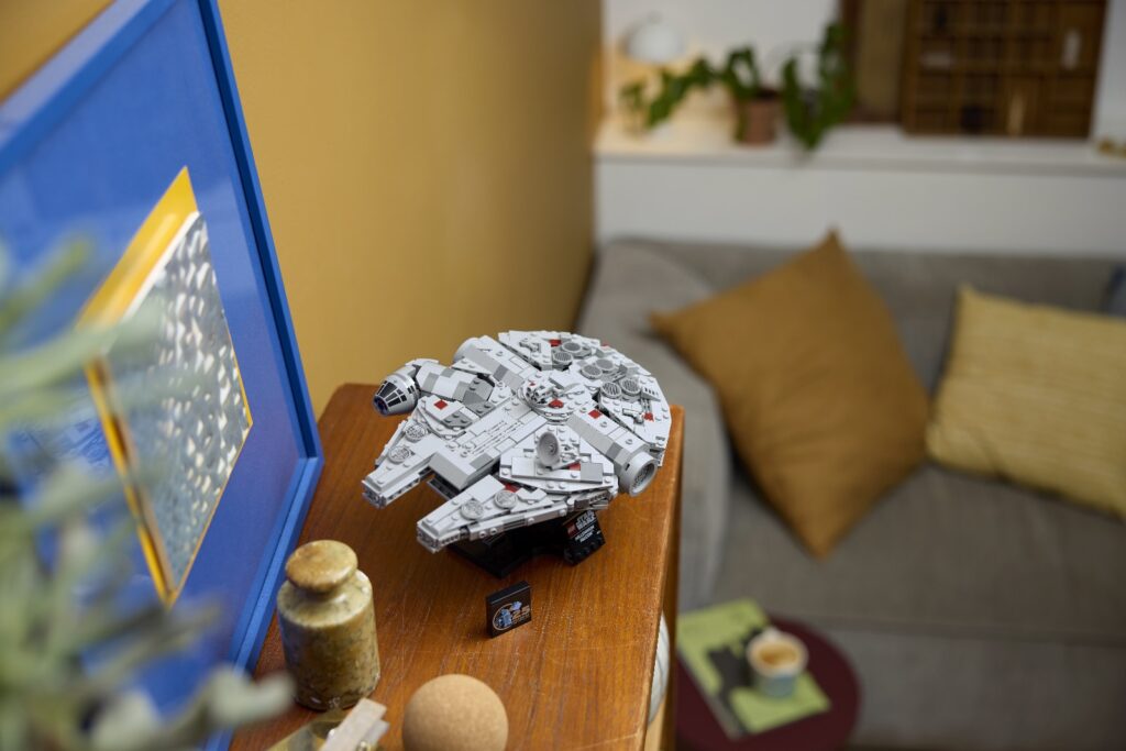 Millennium Falcon LEGO 75375