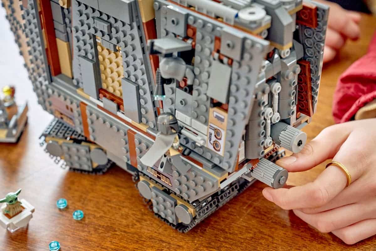 Offworld Sandcrawler and Mudhorn LEGO 75453