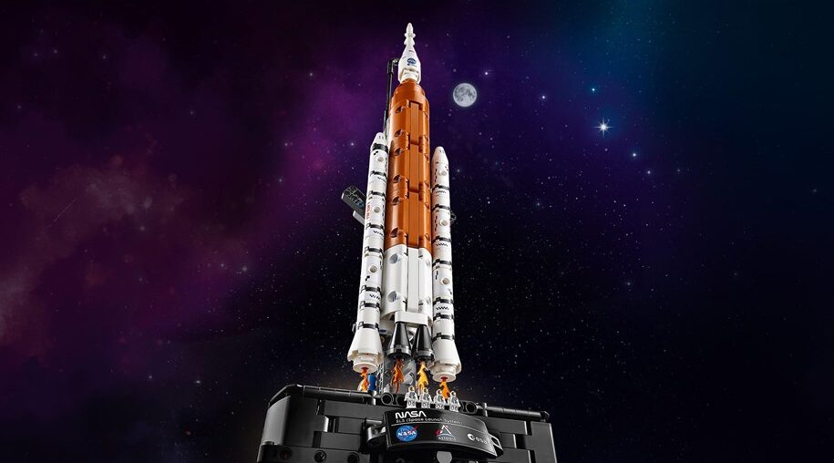 NASA Artemis Space Launch System Rocket LEGO 42221