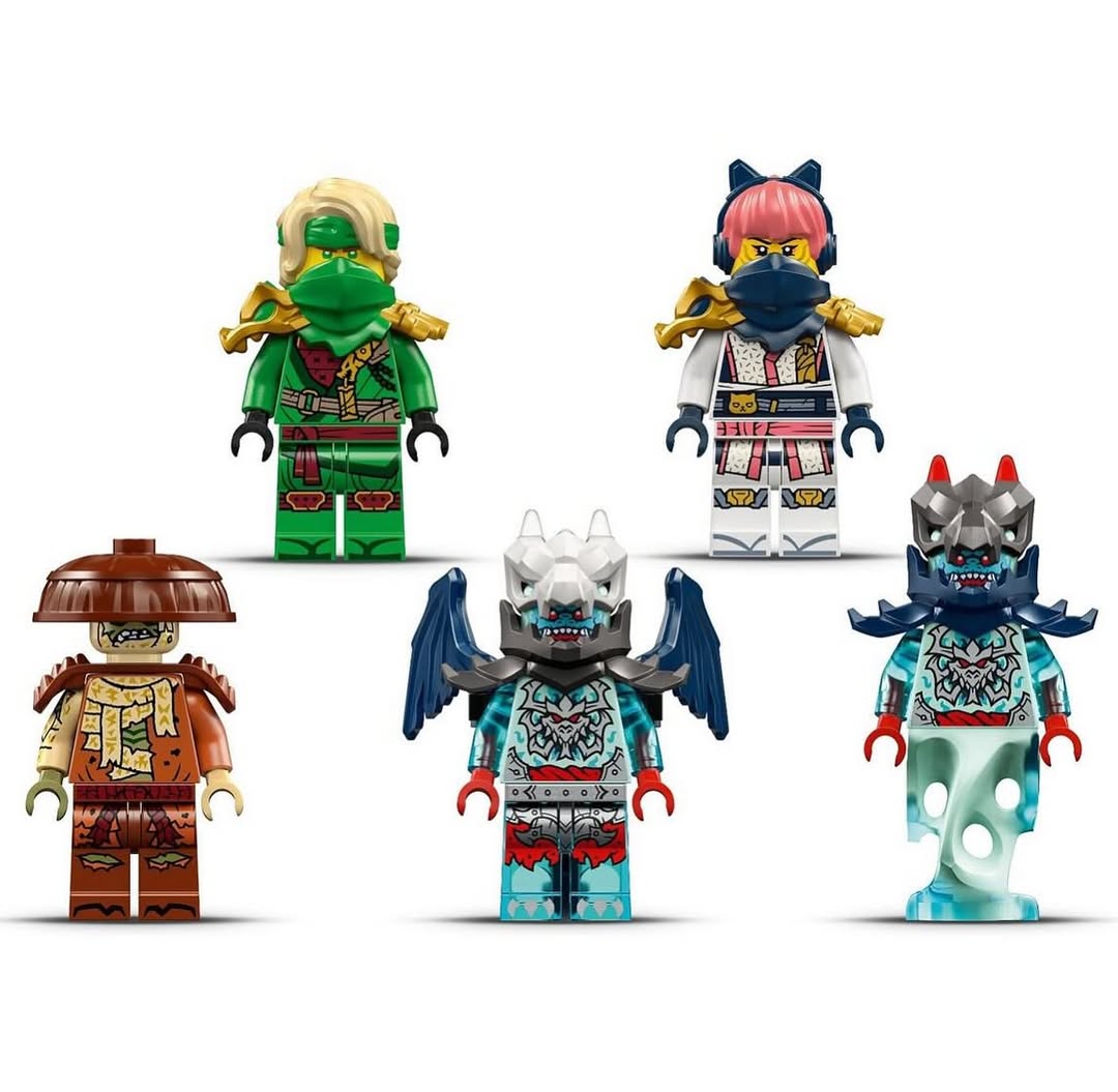 Lloyd’s Jet Mech LEGO 71845