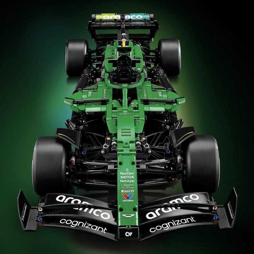Aston Martin F1 AMR26 LEGO 42240