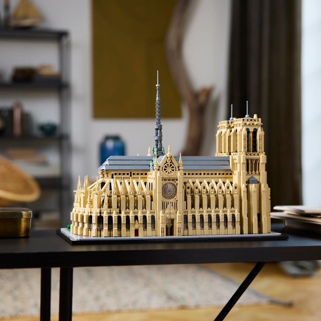 Notre Dame Cathedral LEGO 21061