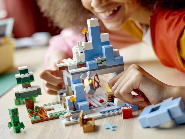 LEGO Minecraft Die Eisberggipfel 21243