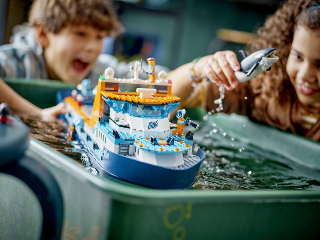 Polar research ship Lego 60368